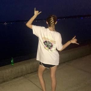 Meet your Posher, Chloe